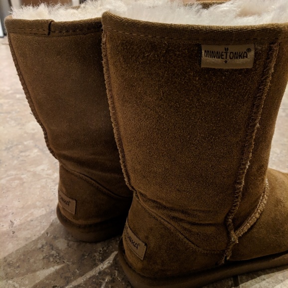 Minnetonka Womans tan Olympia Boots - Picture 4 of 6